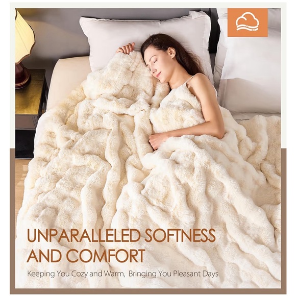 Luxurious White Faux Fur Blanket - Picture 2 of 6